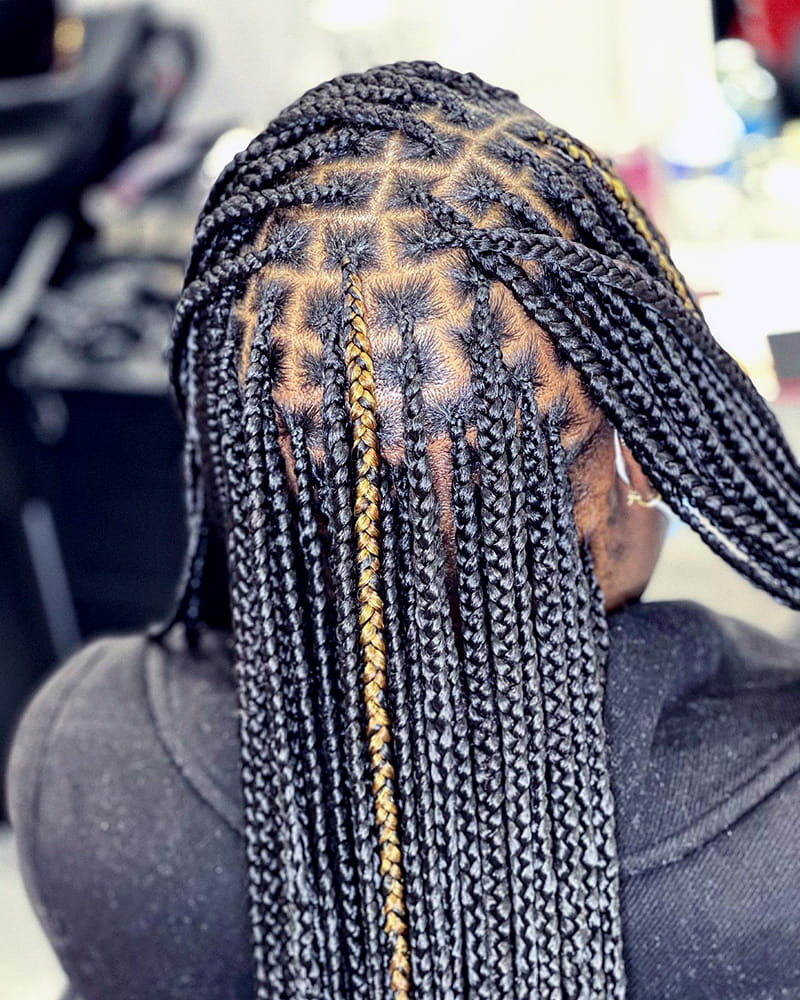 Colorful Braids Without Knots